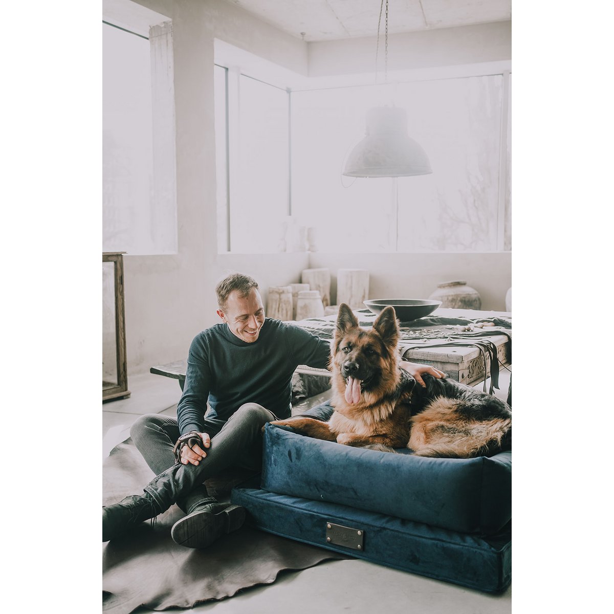 "Nero" Lair for en hund og en kat fra det fluffy hvalpemærke, lys fløde, velourmateriale, håndlavet!