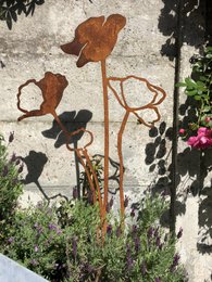 Poppy open up - Stalowy obiekt Corten