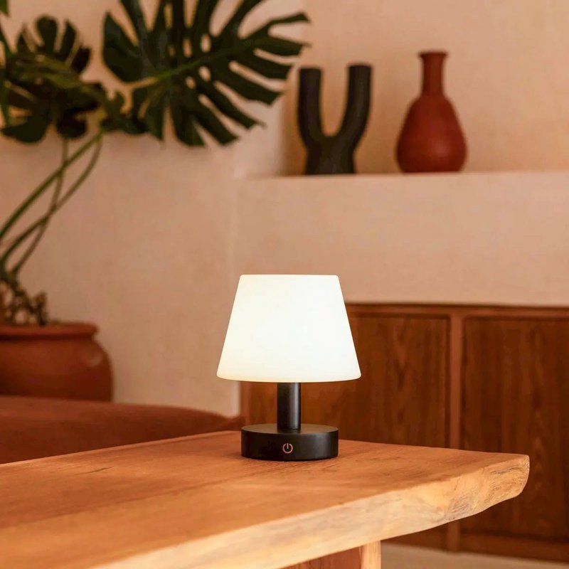 Teddy zwarte houten oplaadbare tafellamp