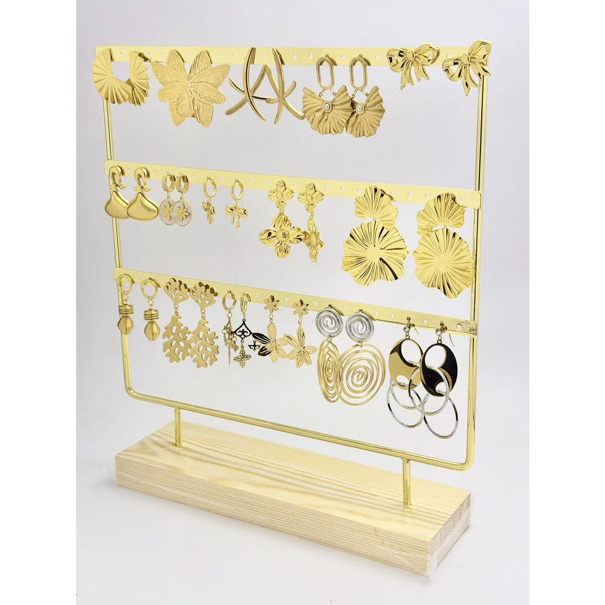 Lot 16 Paires de Boucles d’Oreilles Dorées en Acier Inoxydable sur Présentoi