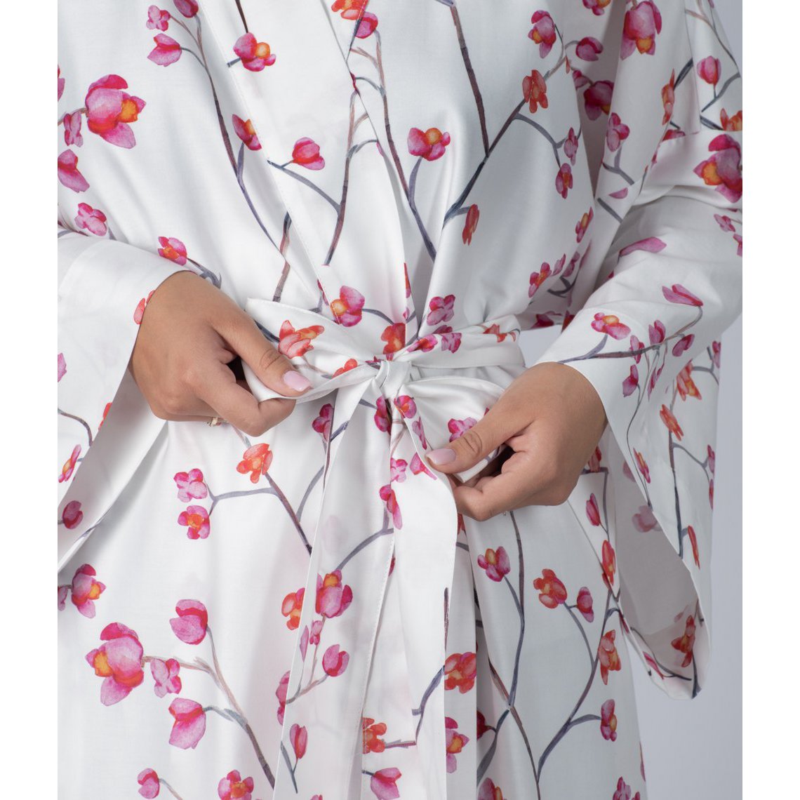 Satin-Bademantel-Kimono Inspired White