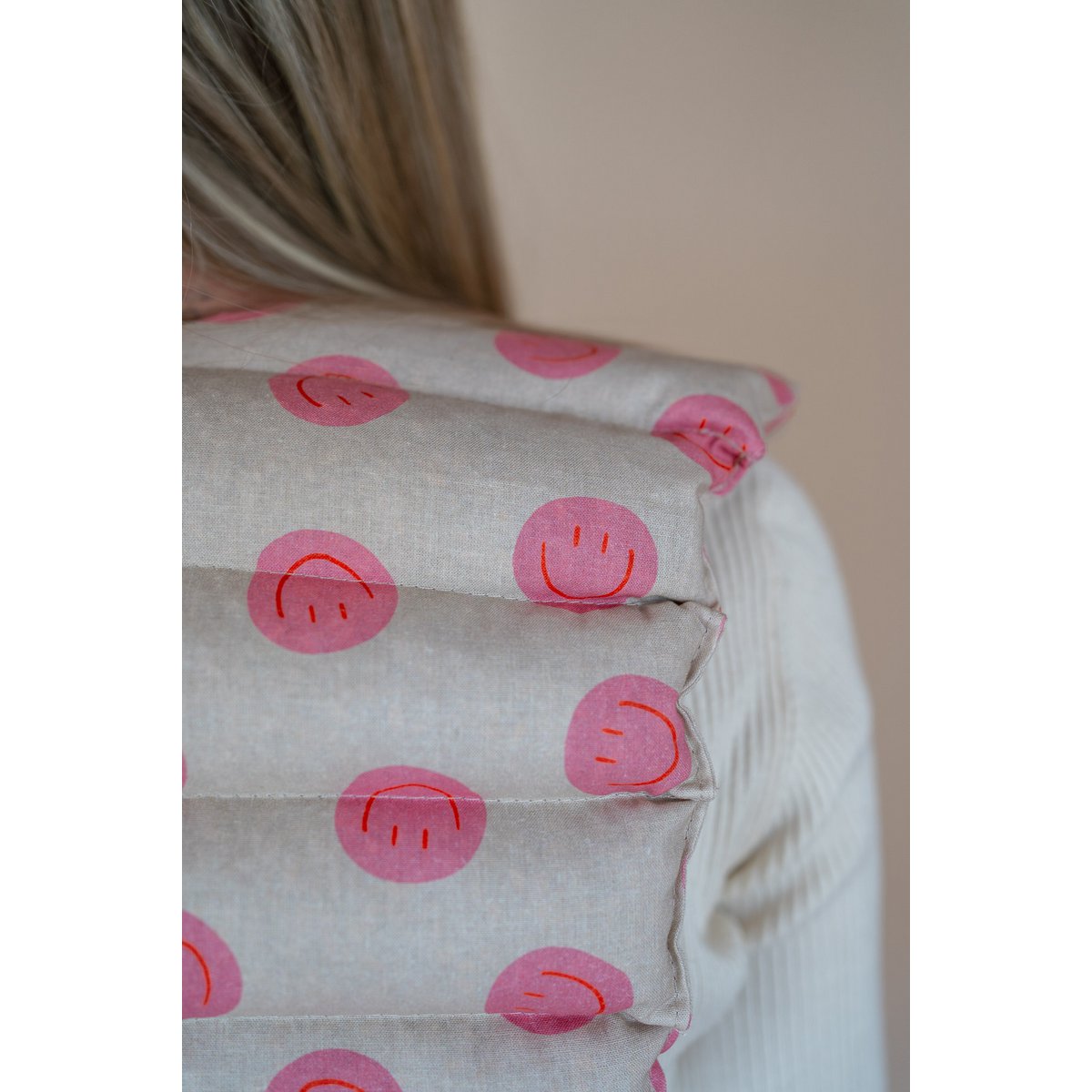 Speltkussen voor nek gemaakt van katoen - smiley roze
