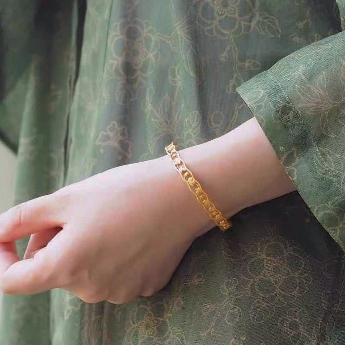 Brazalete con diseño de conejo chino tradicional