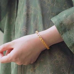 Brazalete con diseño de conejo chino tradicional