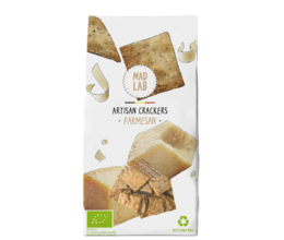 Savory pepper and basil crackers with a "Give it away" message on the packaging. Made with natural ingredients.