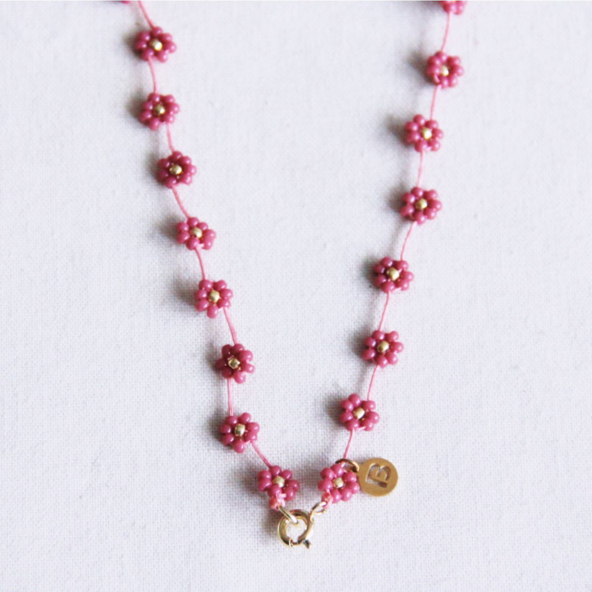 Ketting met madeliefjesbloem - cerise