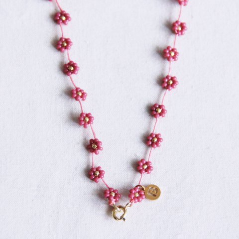 Ketting met madeliefjesbloem - cerise