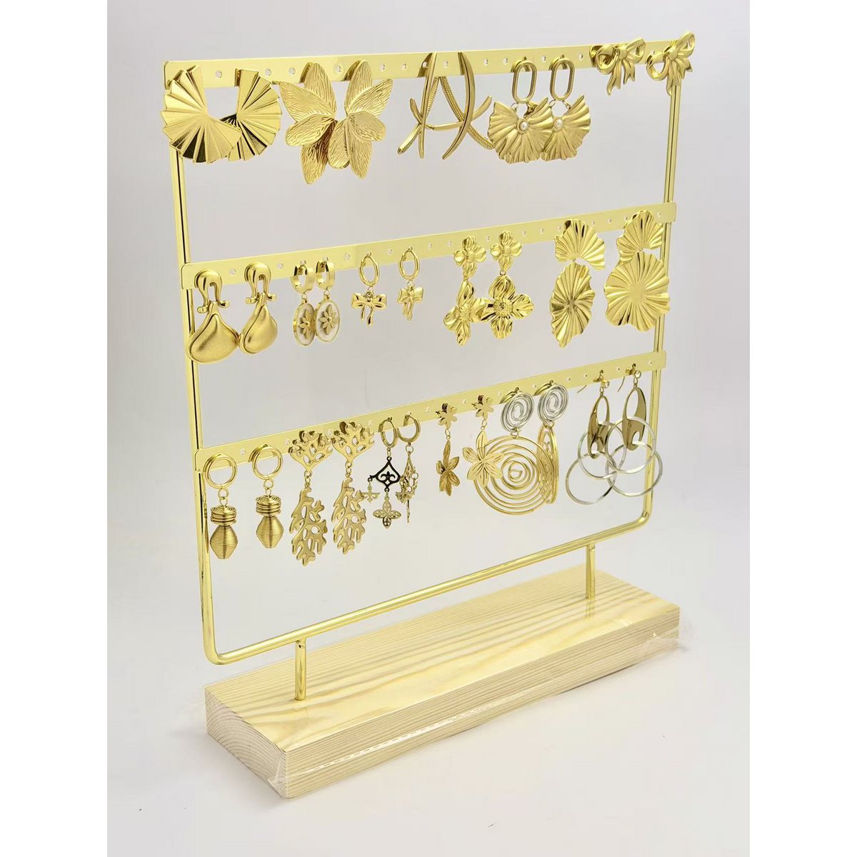 Lot 16 Paires de Boucles d’Oreilles Dorées en Acier Inoxydable sur Présentoi