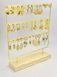 Lot 16 Paires de Boucles d’Oreilles Dorées en Acier Inoxydable sur Présentoi