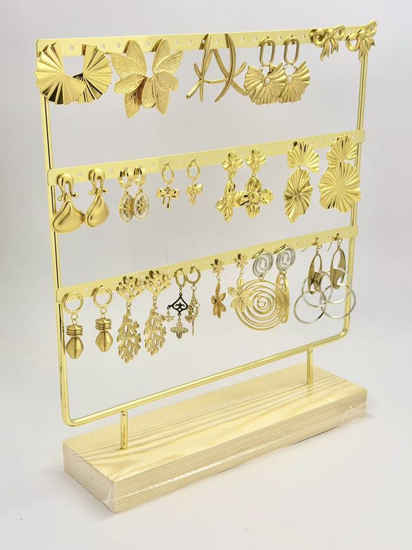 Lot 16 Paires de Boucles d’Oreilles Dorées en Acier Inoxydable sur Présentoi