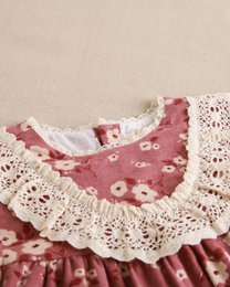 Floral girl's dress with embroidered lace detail P157-19608031