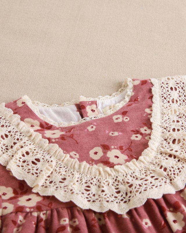 Floral girl's dress with embroidered lace detail P157-19608031