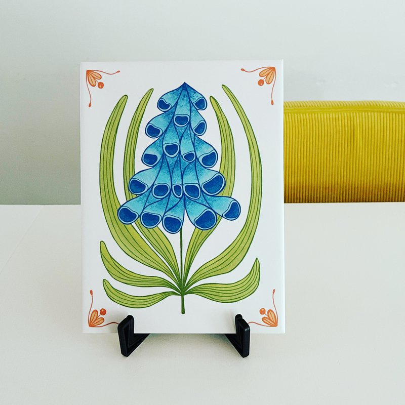 Carrelage cool avec des fleurs bleues et des détails orange