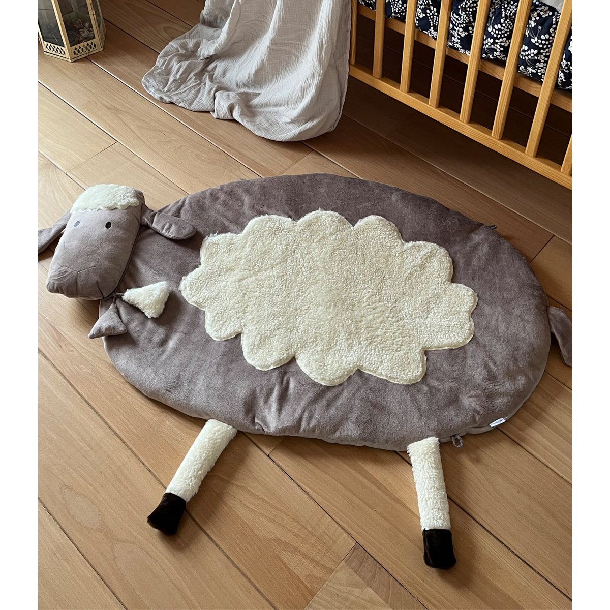 Schaap - houten educatieve babygymstandaard + interactieve mat