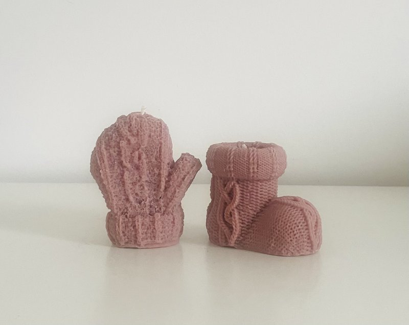 Handgegossener Schuh aus Kerzenwolle