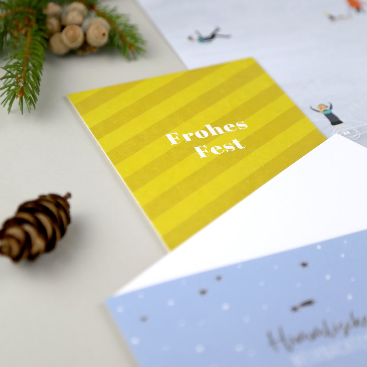 Postkarte Holzschliff Weihnachten Streifen Cloe Gelb