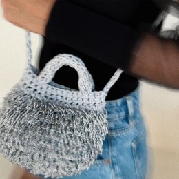 “Pebble metallic” crochet clutch with crossbody strap silver