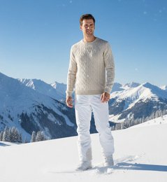 Pull torsadé à col rond en cachemire Woolwhite