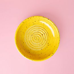 Keramikschale für Knoblauchreibe – gesprenkeltes Gelb – großer Zimt