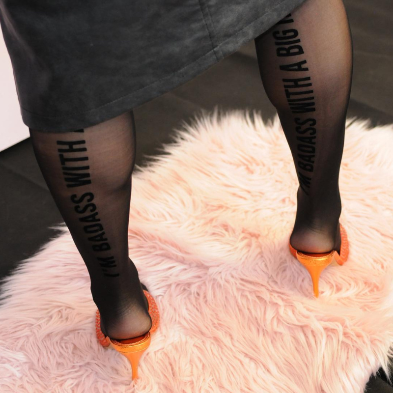1 paar %23StatementTights I'M BADASS MET EEN GROOT HART "Message on Tights" zwarte panty 40 DEN