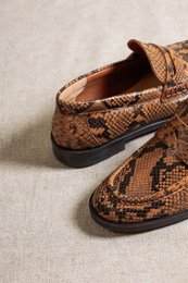 EMILIA CUOIO – Slipper aus Leder mit Schlangenprägung