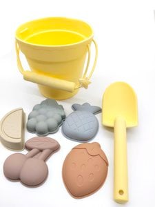 Silicone beach toys (bucket, shovel and 4 accessories)