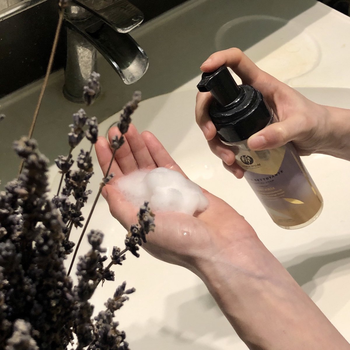 Floral Lightness Cleansing Foam - Cornflower, Cucumber & Lime