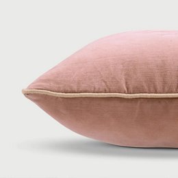 Kussenhoes | Camellia Rose kruissteekkussenhoes van Sanctuary Living