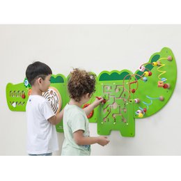 Wall-wall game - Crocodile