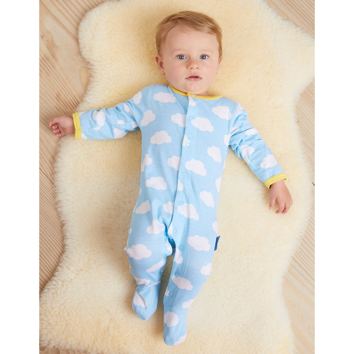 Organic cotton baby gift set with romper, hat and body with sun cloud pressure