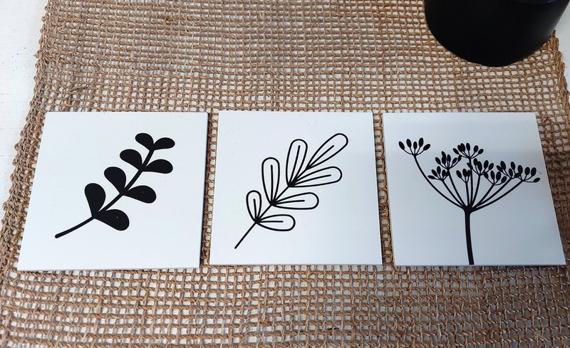 Coasters sort/hvid blomst/plante