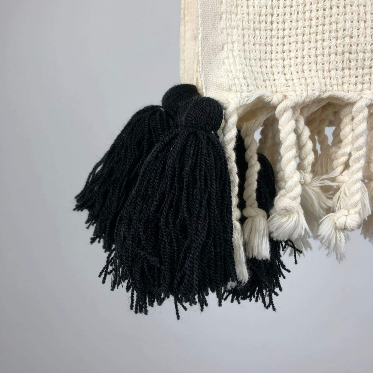 Pom Pom Cotton Weave Blanket