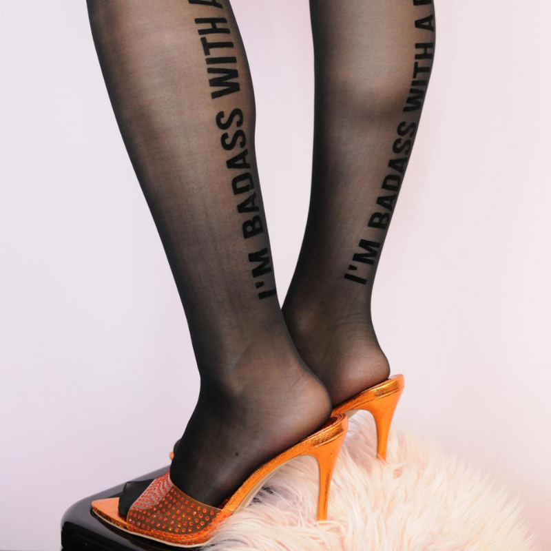 1 paar %23StatementTights I'M BADASS MET EEN GROOT HART "Message on Tights" zwarte panty 40 DEN