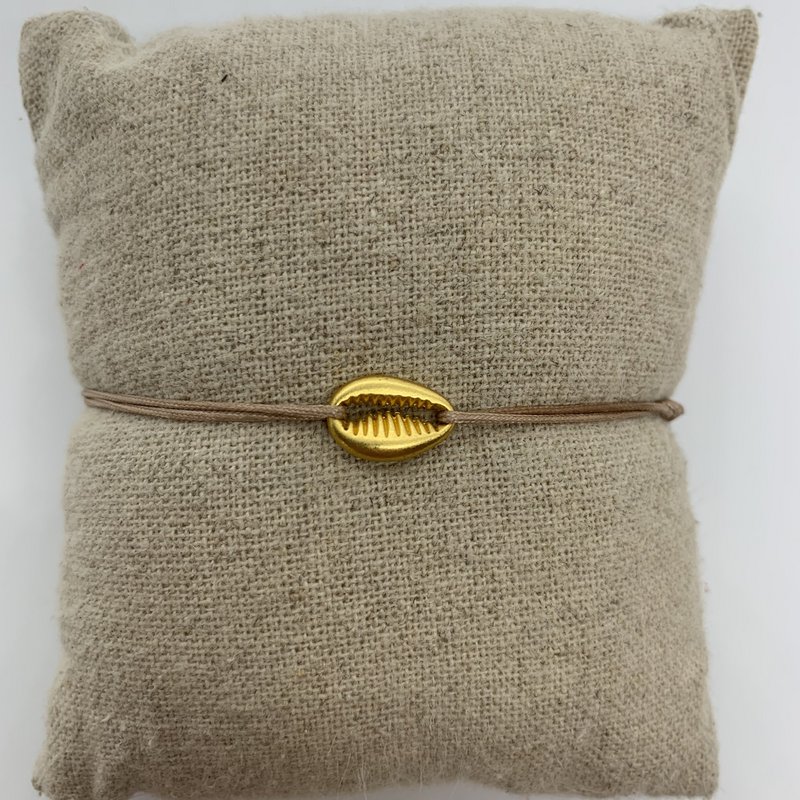 Small Golden Shell Bracelet