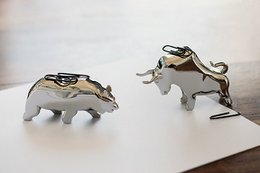 Bull & Bear paper clip holder