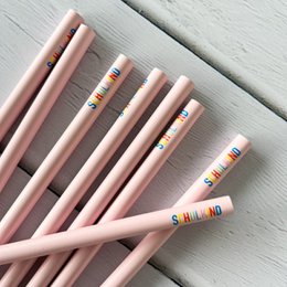 Matita “School Child” – rosa con scritta colorata – regalo per l'iscrizione a scuola