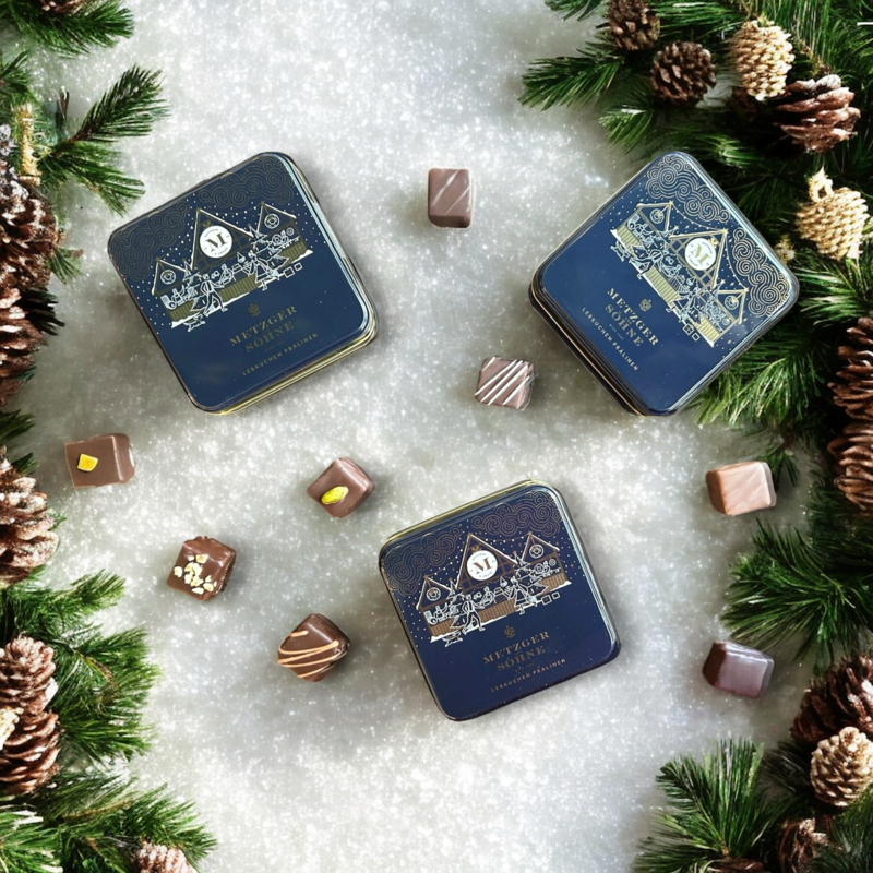 Maggiore Christmas Gingerbread Chocolates Tin - Navy