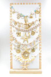 Muchas joyas con exhibición.