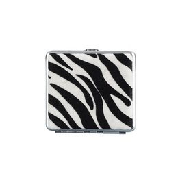 Student mit Leopard- und Zebra -Zigaretten