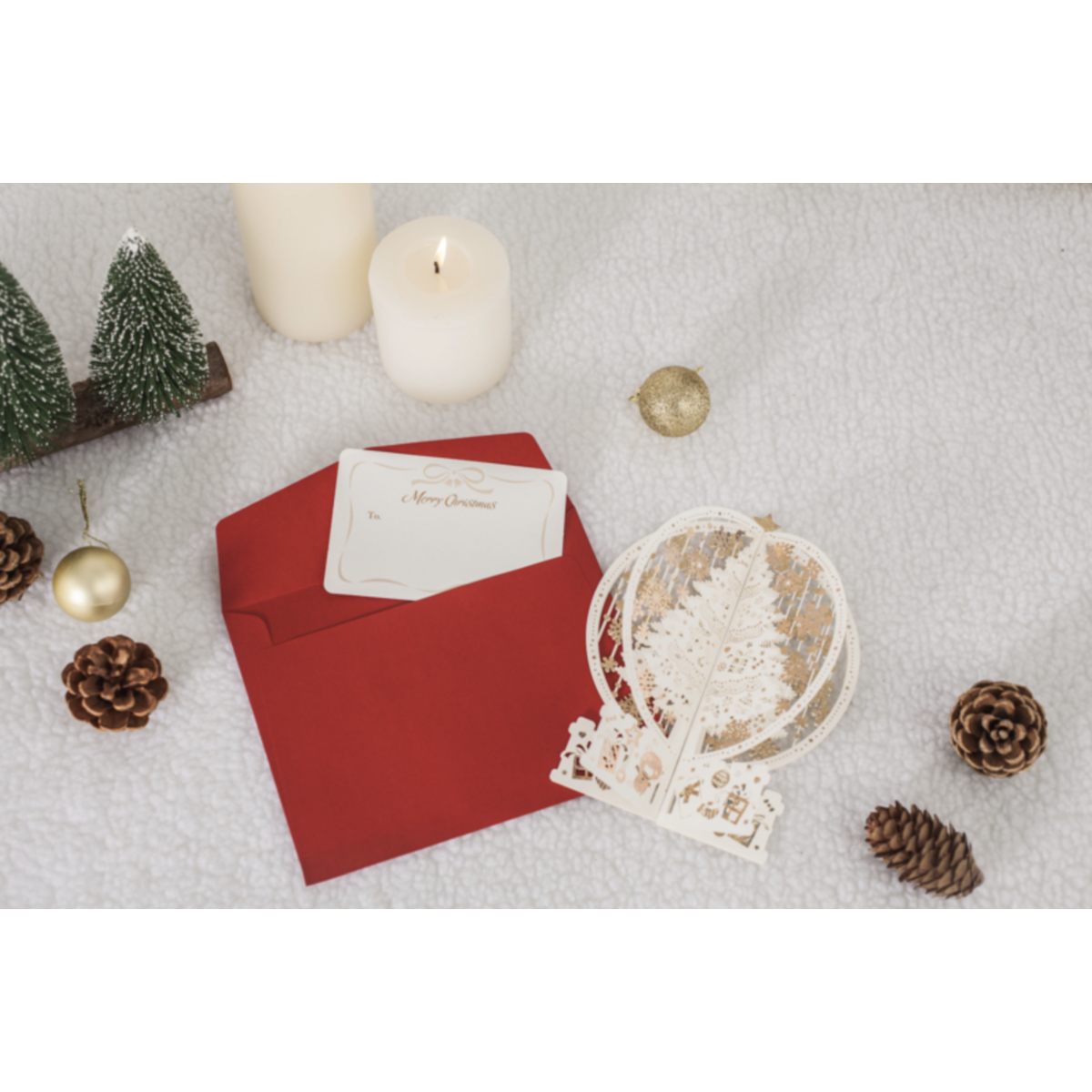Cartolina di Natale pop-up 3D con alberi di Natale bianchi e stelle di Natale dorate con pannello dei messaggi