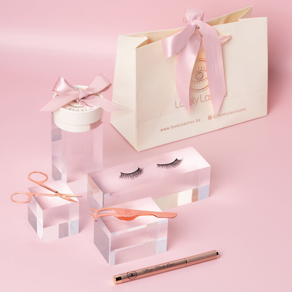Lovely Lashes Deluxe Kit con delineador de ojos negro