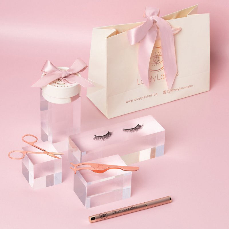 Lovely Lashes Deluxe Kit mit schwarzem Eyeliner