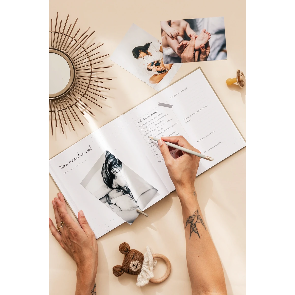 Fyllbooks Babybuch „Mein erstes Jahr“ – Leinen Taupe