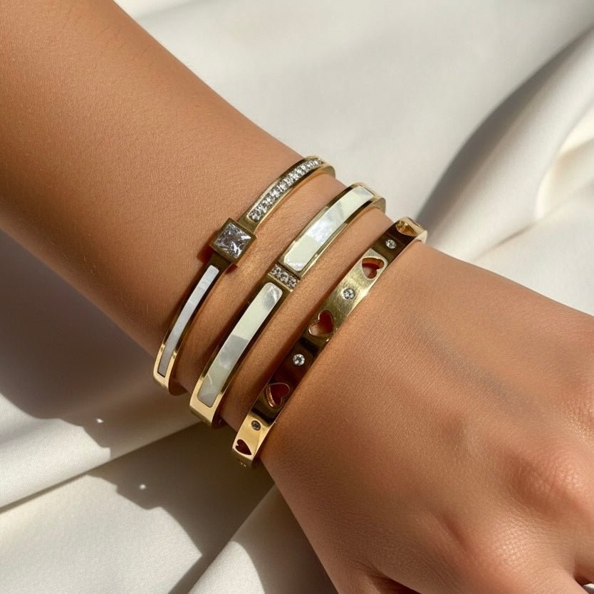 Corazones - Pulsera rígida de acero chapado en oro