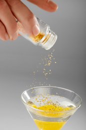 125 mg essbares Goldpulver 23 kt, Salzstreuer