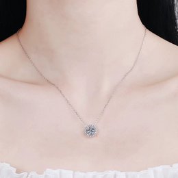 Sprankelende Moissanite Halo ketting