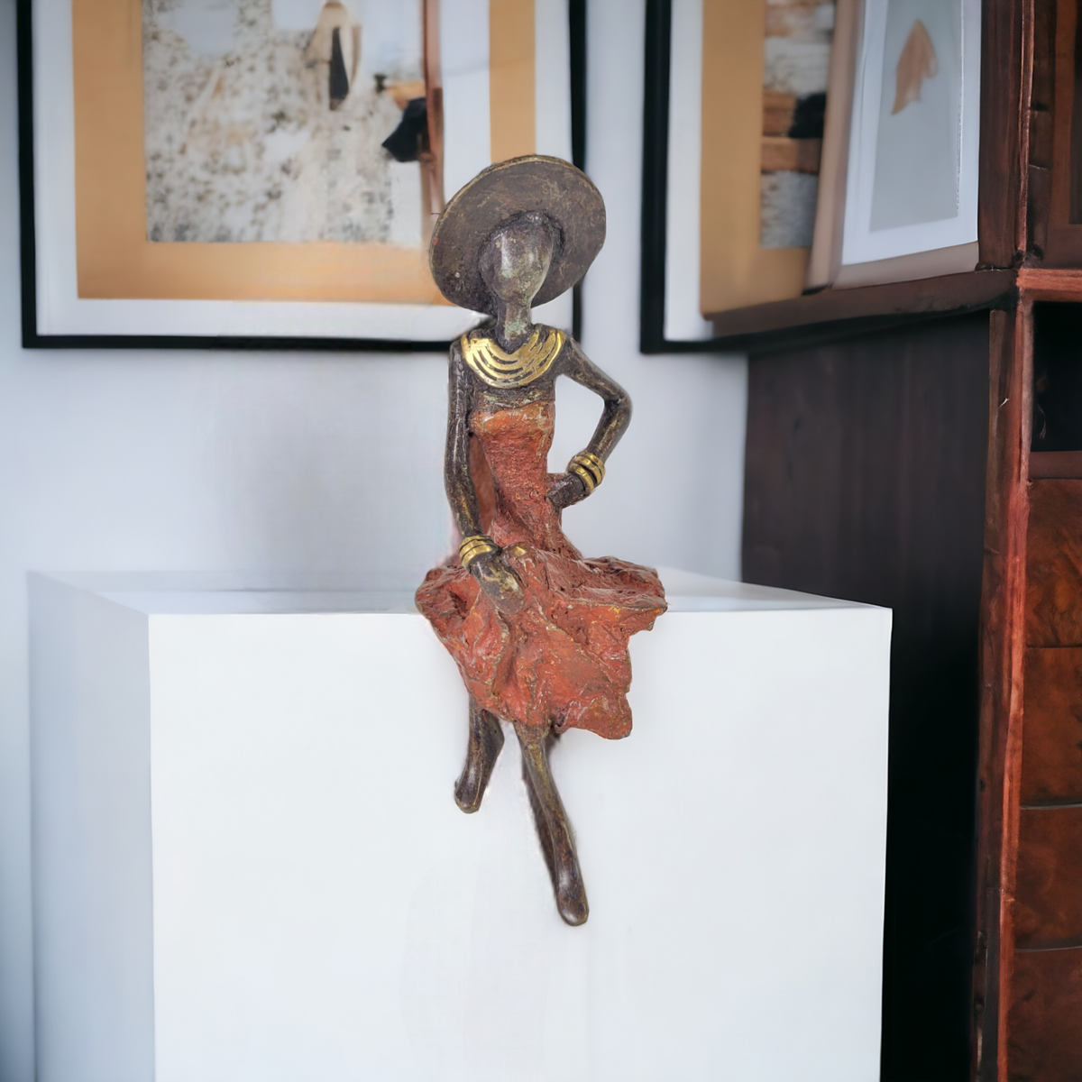 Bronze-Skulptur "Femme assise avec chapeau" by Soré | verschiedene Größen und Farben