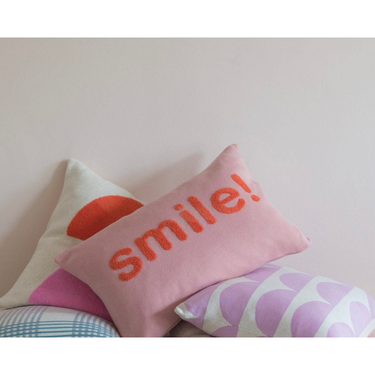Smile cuscino rosa, ricamo per ago per punzonatura