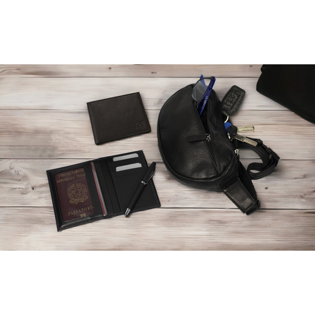 K0012AB | Pouch in genuine full grain leather, with light grain. 4 pockets with zip closure. Polished Nickel Accessories. Black colour. Dimensions: 25 x 13 x 5.5 cm. Packaging: Tnt bag