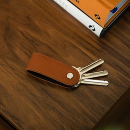 Organizzatore di chiavi minimalista in pelle marrone